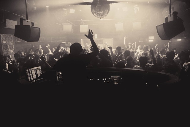 Lavorare come Deejay: indicazioni, partita IVA, SIAE e normative