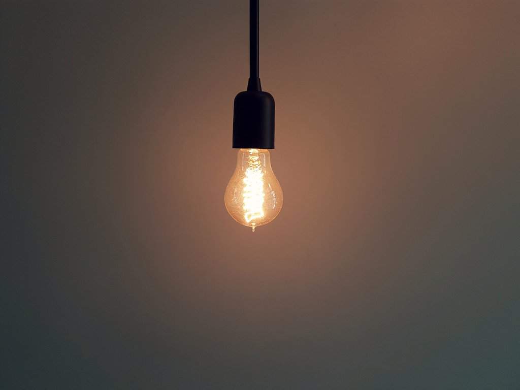 Blackout elettrici, scattano i rimborsi automatici ARERA, ma per le PMI la vera tutela è assicurativa