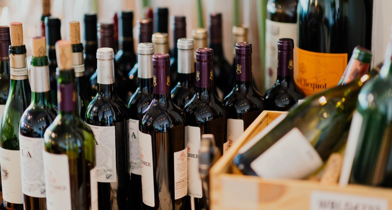 Come aprire una cantina e vendere vino (anche online): costi e requisiti