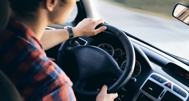 Bollo auto 2026, nuove esenzioni legate al reddito e addio a pagamento a rate: la guida