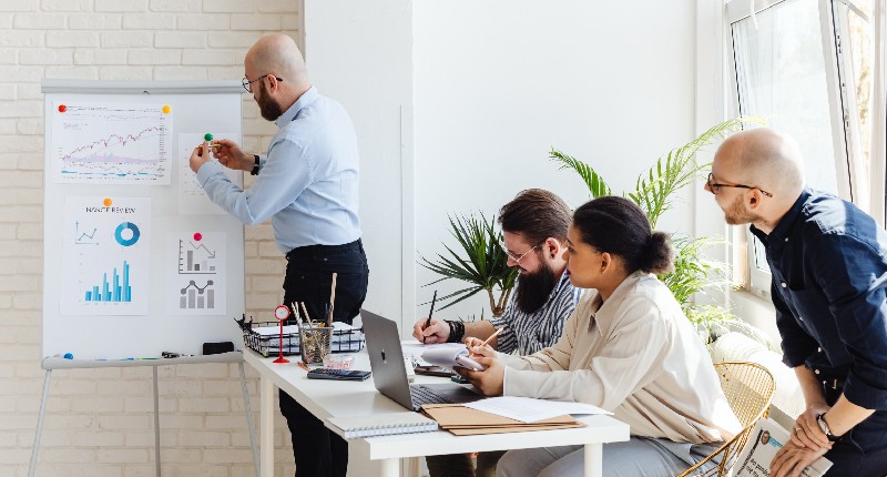 Assenze ingiustificate del lavoratore: come deve comportarsi il datore di lavoro