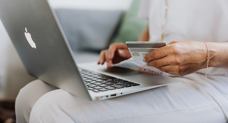 Acquisti online intestati ai dipendenti: linee guida per gestire correttamente le fatture