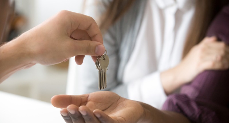 Affitti brevi, le piattaforme come Booking.com e Airbnb diventano “aiutanti del Fisco”: le nuove regole