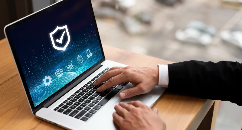 Attacchi hacker, in Italia aumentano del 12%: i rischi per le PMI e come difendersi