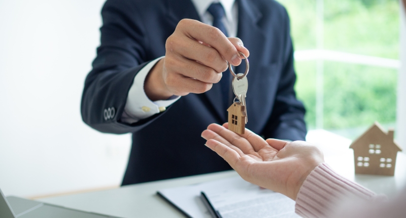 Agenti immobiliari, al via la riforma della professione: le novità del disegno di legge Gasparri