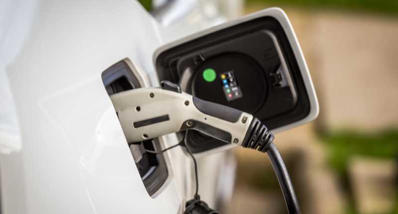 Auto elettriche aziendali, comprarle conviene? Ecco come dedurre le spese fino al 100%