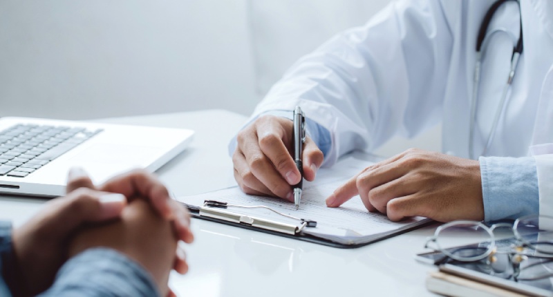 Assicurazione professionale medici: come funziona, obbligo e detrazione
