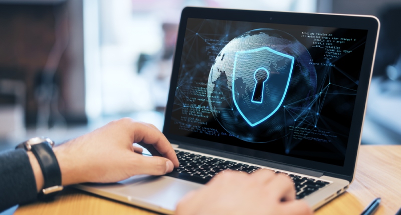 Assicurazione cyber risk: cos’è e come funziona per aziende e PMI