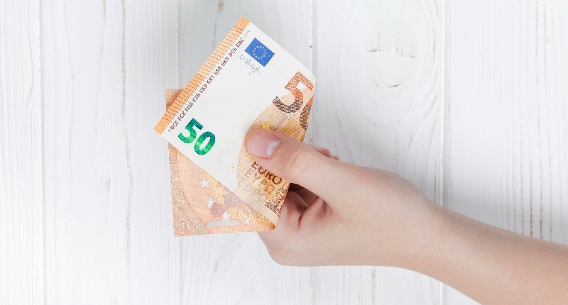 Banconote false: come riconoscerle, cosa fare e consigli per tutelarsi