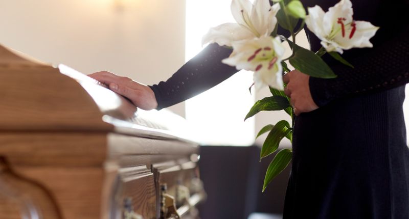 Quanto guadagna un’impresa funebre in Italia? Tabelle aggiornate