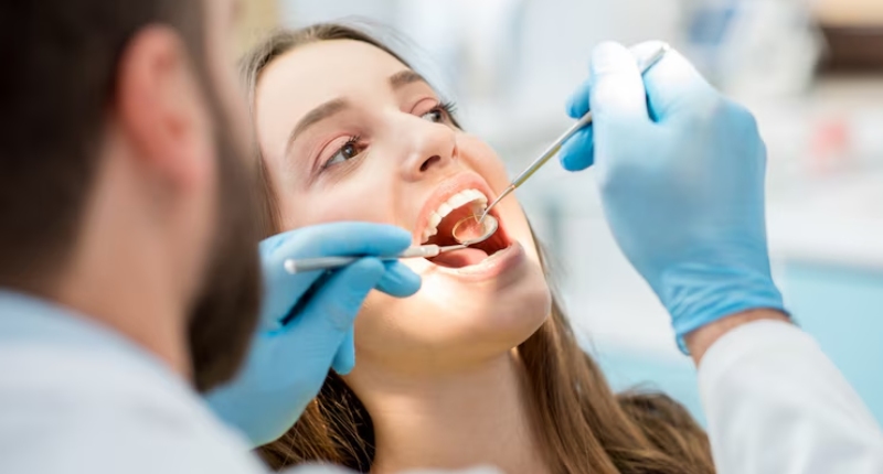 Quanto guadagna un dentista in Italia: lo stipendio e le differenze tra pubblico e privato