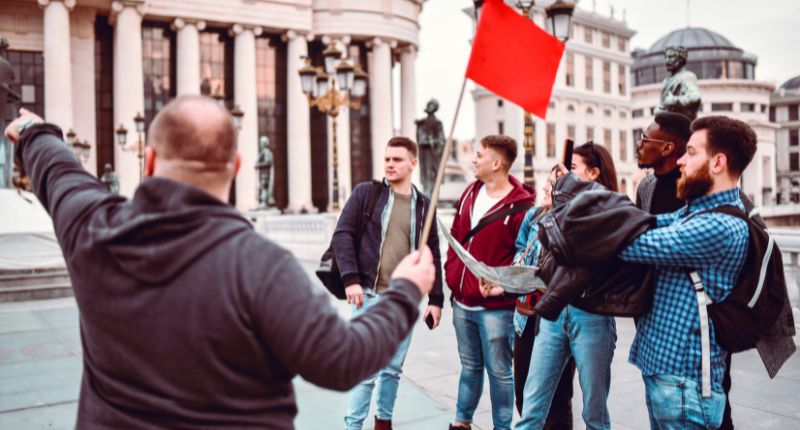 che laurea serve per fare la guida turistica che laurea serve per fare la guida turistica