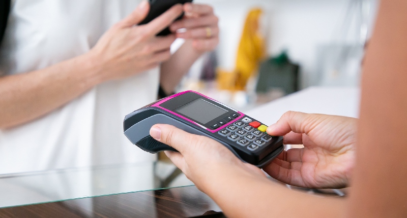 Collegamento POS e registratore telematico, 115 milioni di scontrini in più in 2 mesi: quanto ha recuperato lo Stato