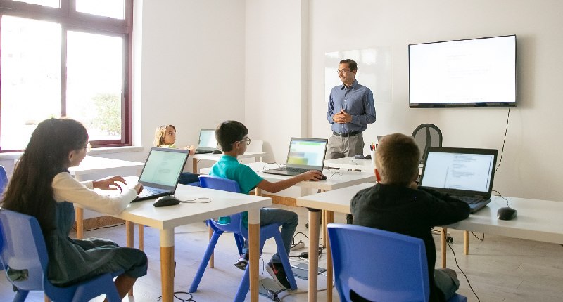Bando docenti 2025 per scuole italiane all’estero: requisiti e come partecipare