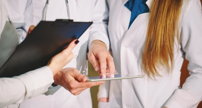 Come prepararsi al concorso medici 2025: materie da studiare, libri di test e app utili