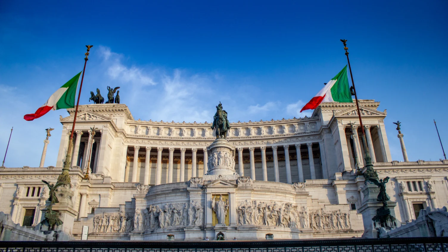 Ottocento posti di lavoro al Comune di Roma, ultime ore per fare domanda: ecco le posizioni disponibili