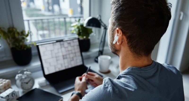Eurostat, i lavoratori autonomi sono degli stakanovisti: il 60% lavora anche nei weekend