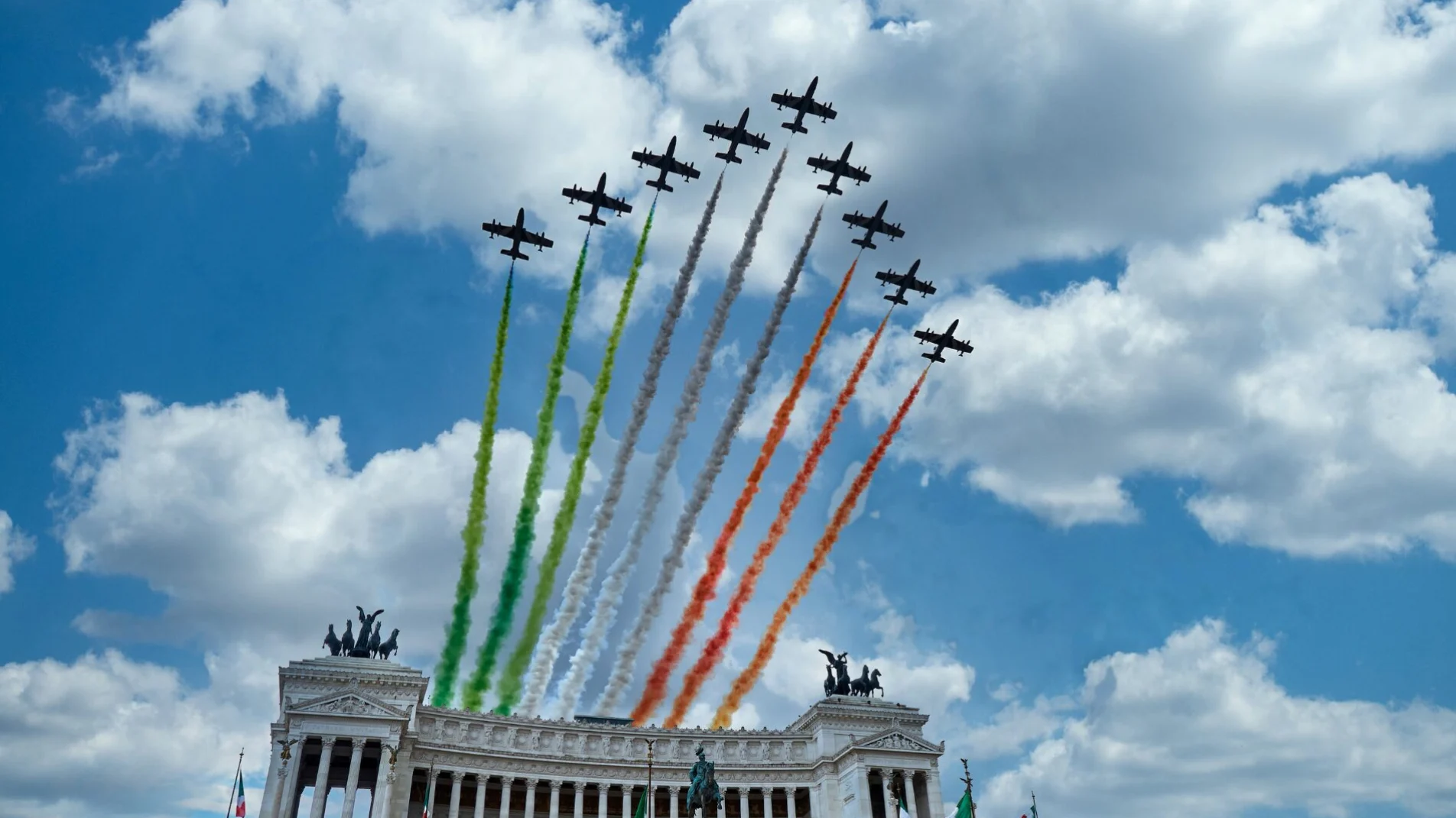Festa della Repubblica 2026, chi ha tenuto in piedi l’Italia paga il 43% di tasse e apre 500 mila partite IVA l’anno