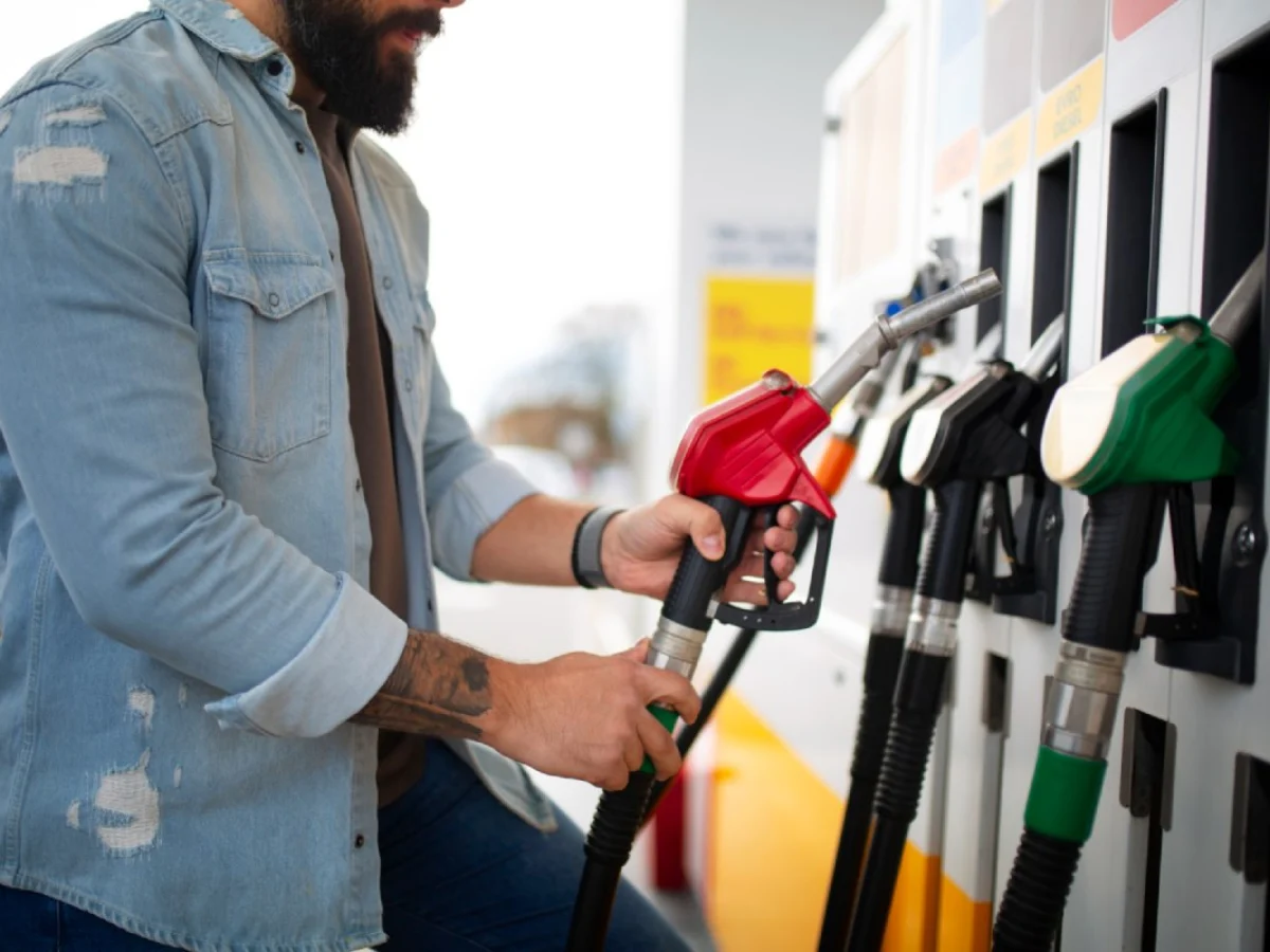 Prezzi benzina e diesel, l’accordo USA-Iran cambia i listini: dove costa meno il pieno oggi, la mappa delle regioni