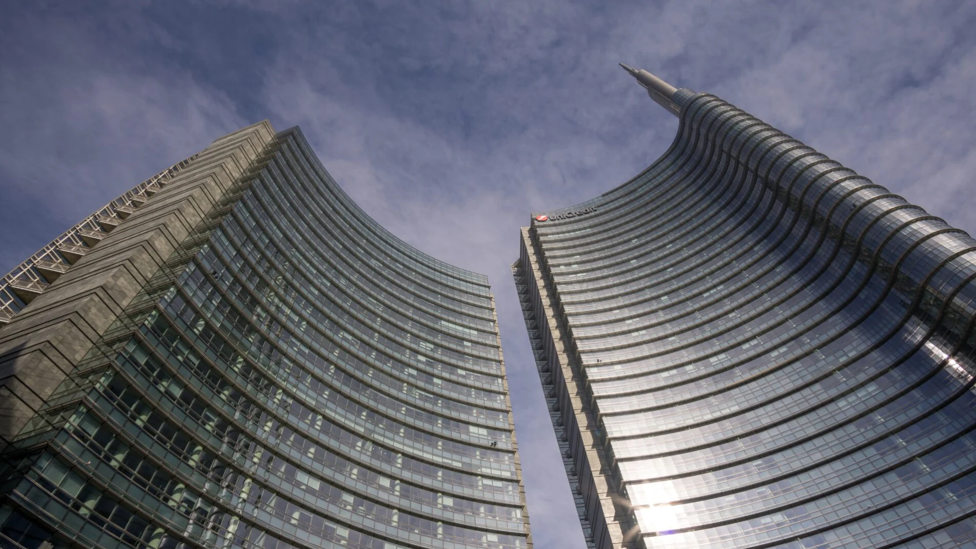 Azioni UniCredit, utili da record e piano Unlimited: la strategia di Orcel verso il 2028
