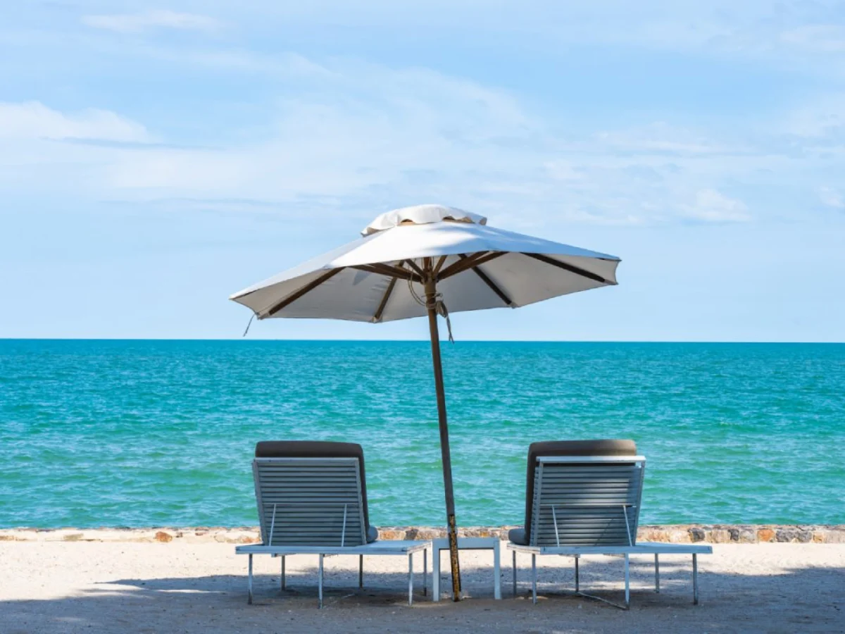 Caro ombrellone, fino a 340 euro per una settimana in Italia: quanto costa la spiaggia nel 2025