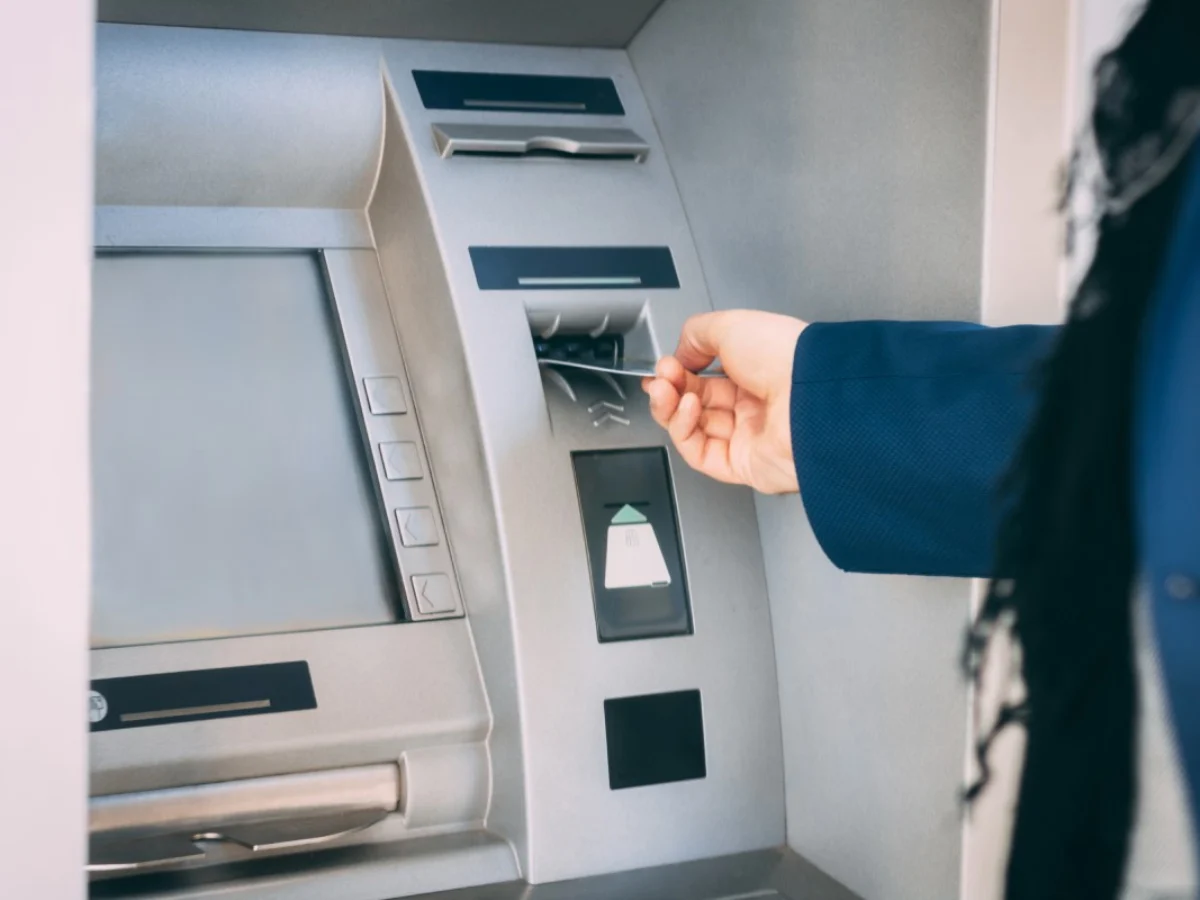 Ddl conti correnti, stop alla “non bancabilità” e obbligo a contrarre, le nuove regole per le banche