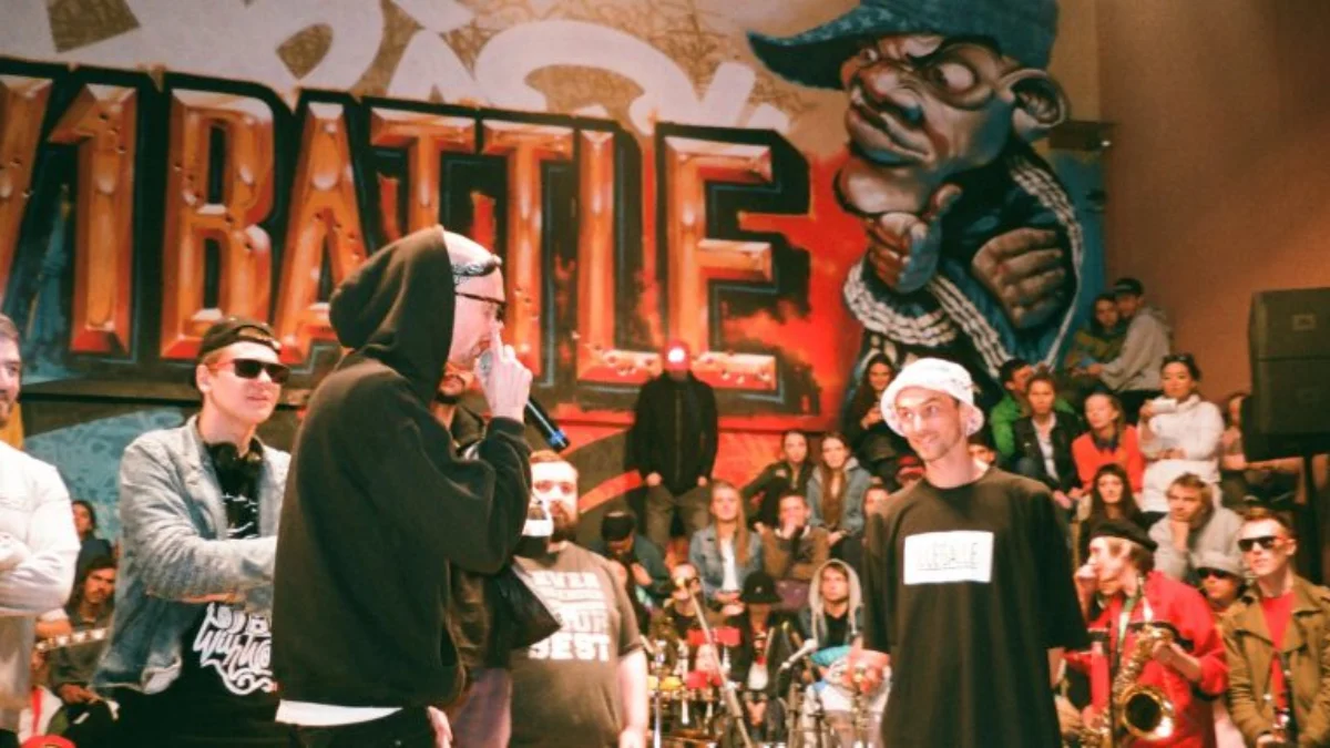 Da Sfera Ebbasta a Fedez, fino a 25 mila euro a serata: “Ecco come diventare rapper”