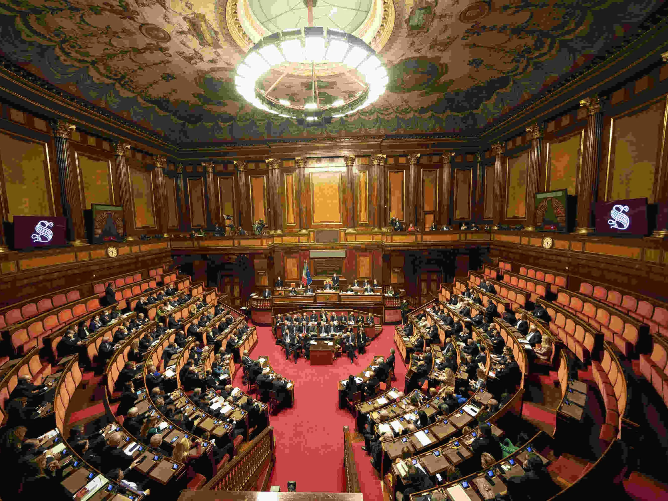 Ddl Concorrenza approvato in Senato, dalla sanità privata ai parrucchieri: cosa cambia per imprese e professionisti