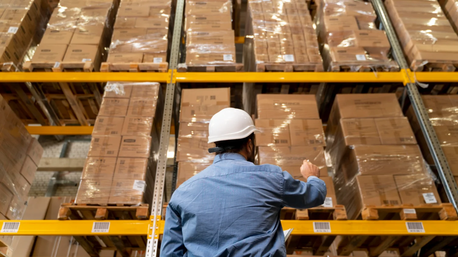 Maxi licenziamento collettivo Amazon, 30 mila lavoratori fuori: verranno sostituiti dall’IA?