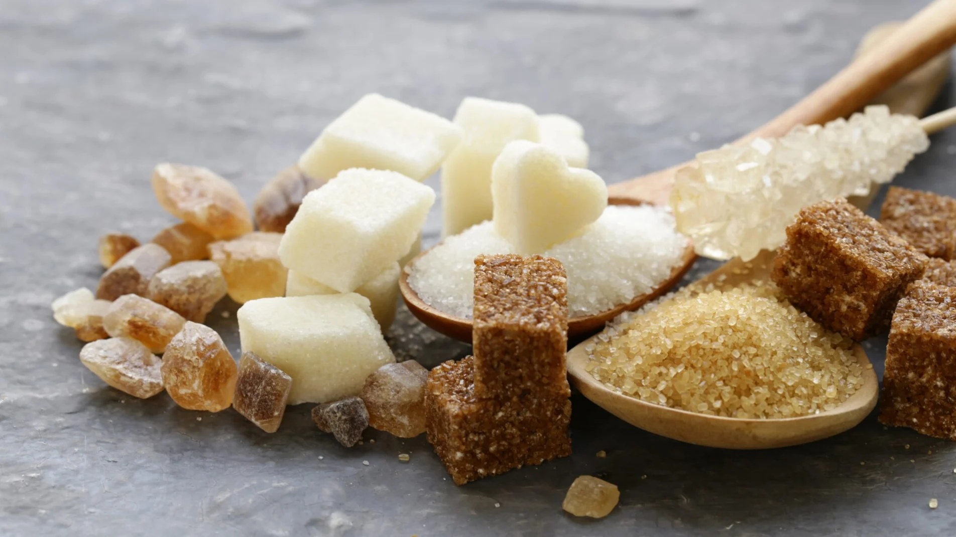 Quando la salute vale meno delle lobby: il rinvio eterno di plastic e sugar tax in Italia