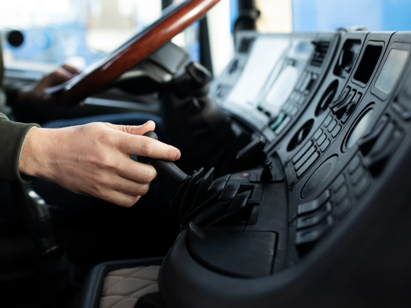 Bonus patente autotrasporto 2025, fino a 2.500 euro: come richiederlo