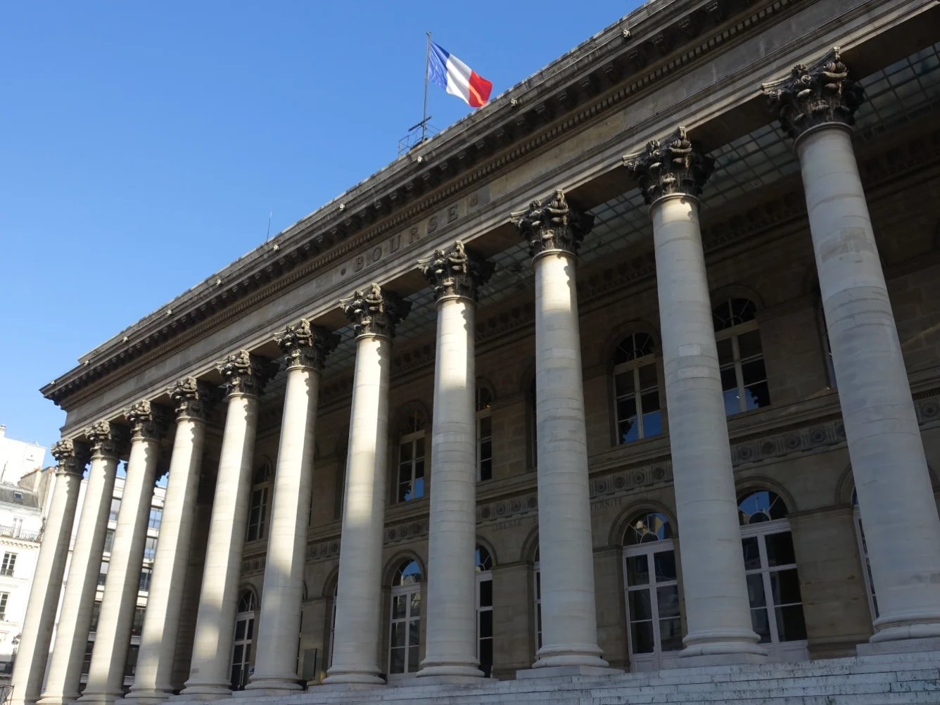 Declassamento del rating della Francia: quali conseguenze per gli investitori italiani?