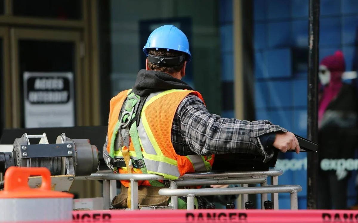 Lavoro, stretta su imprese e disoccupati furbetti: i nuovi obblighi e cosa si rischia
