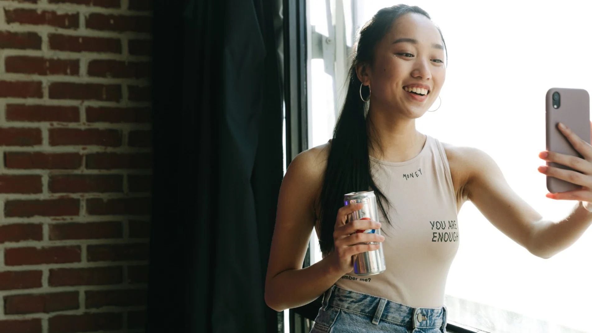 Nuove regole per gli influencer, la Cina accelera su verifica delle competenze: Europa e USA restano a guardare?