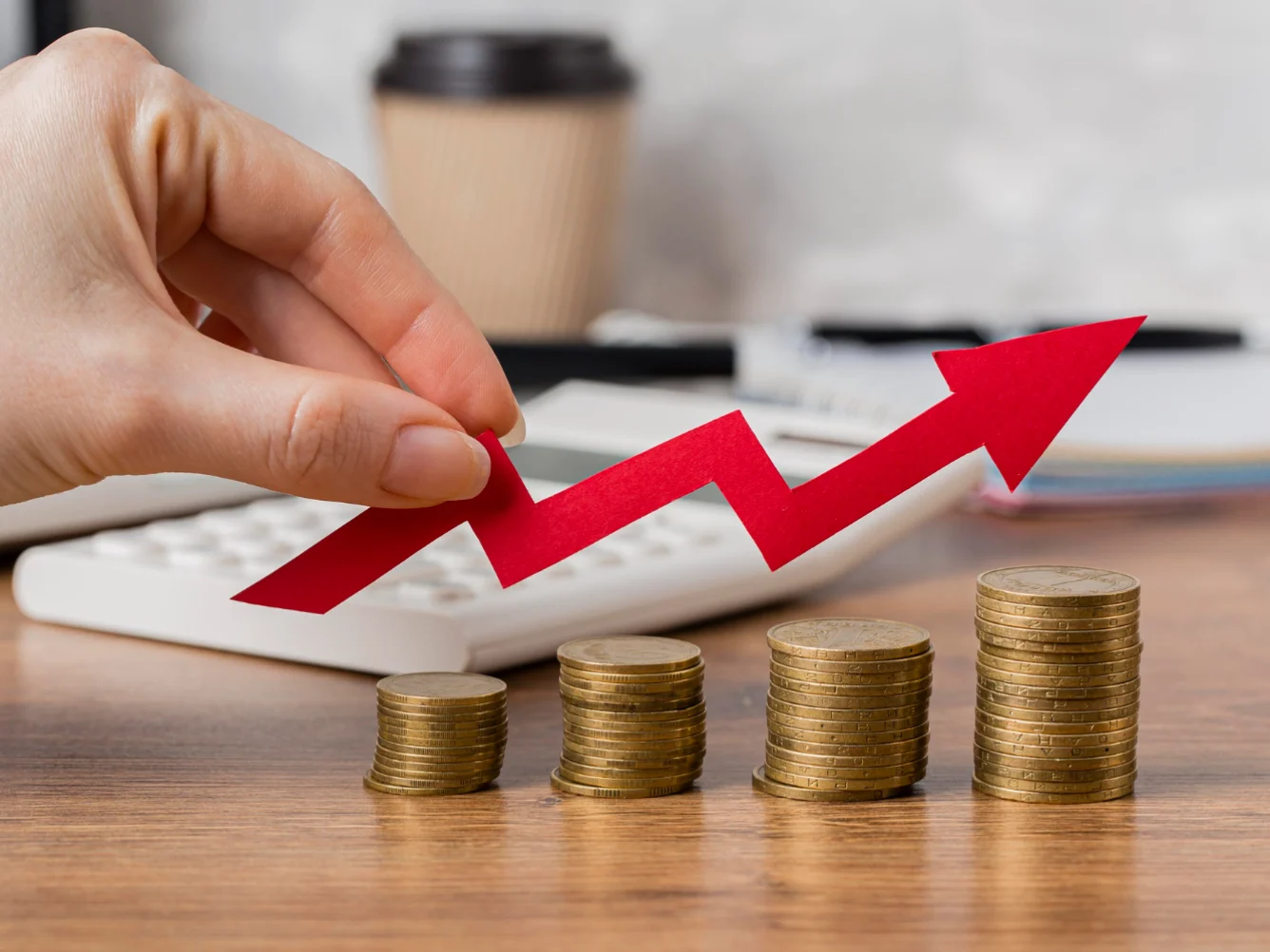 PIL e inflazione in aumento in Italia, l’effetto sui prezzi e i consumi: cosa costerà di più