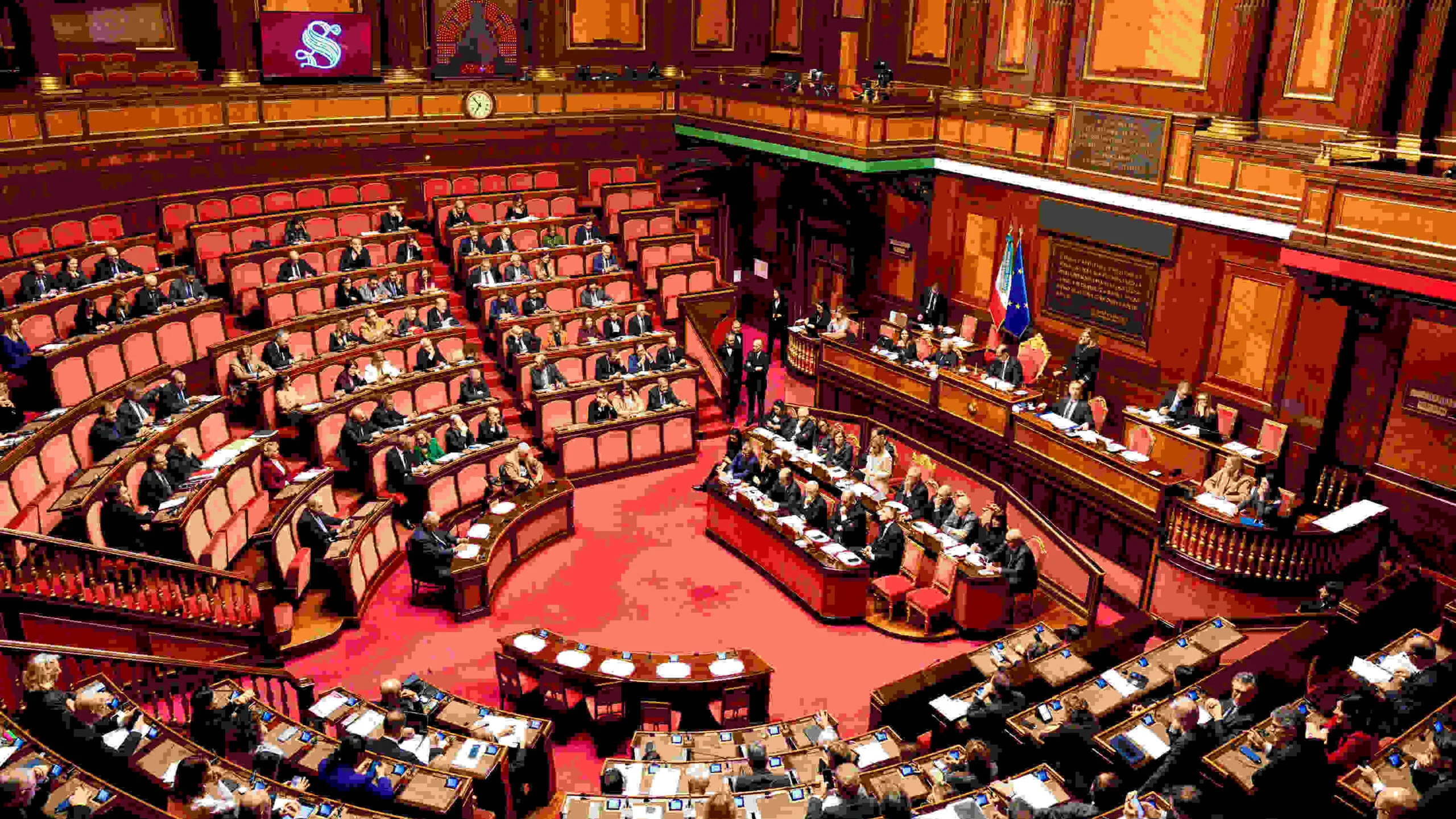 Manovra 2026, l’approvazione definitiva: bonus ridotti e confermati, nuove tasse e aumento età pensione