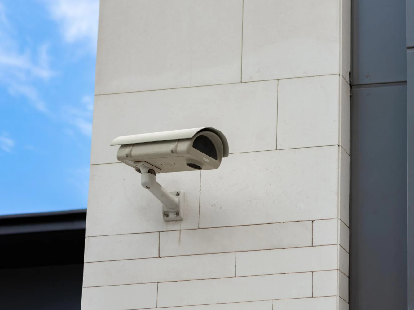 Telecamere in azienda: perché le prove video non bastano più per licenziare il dipendente