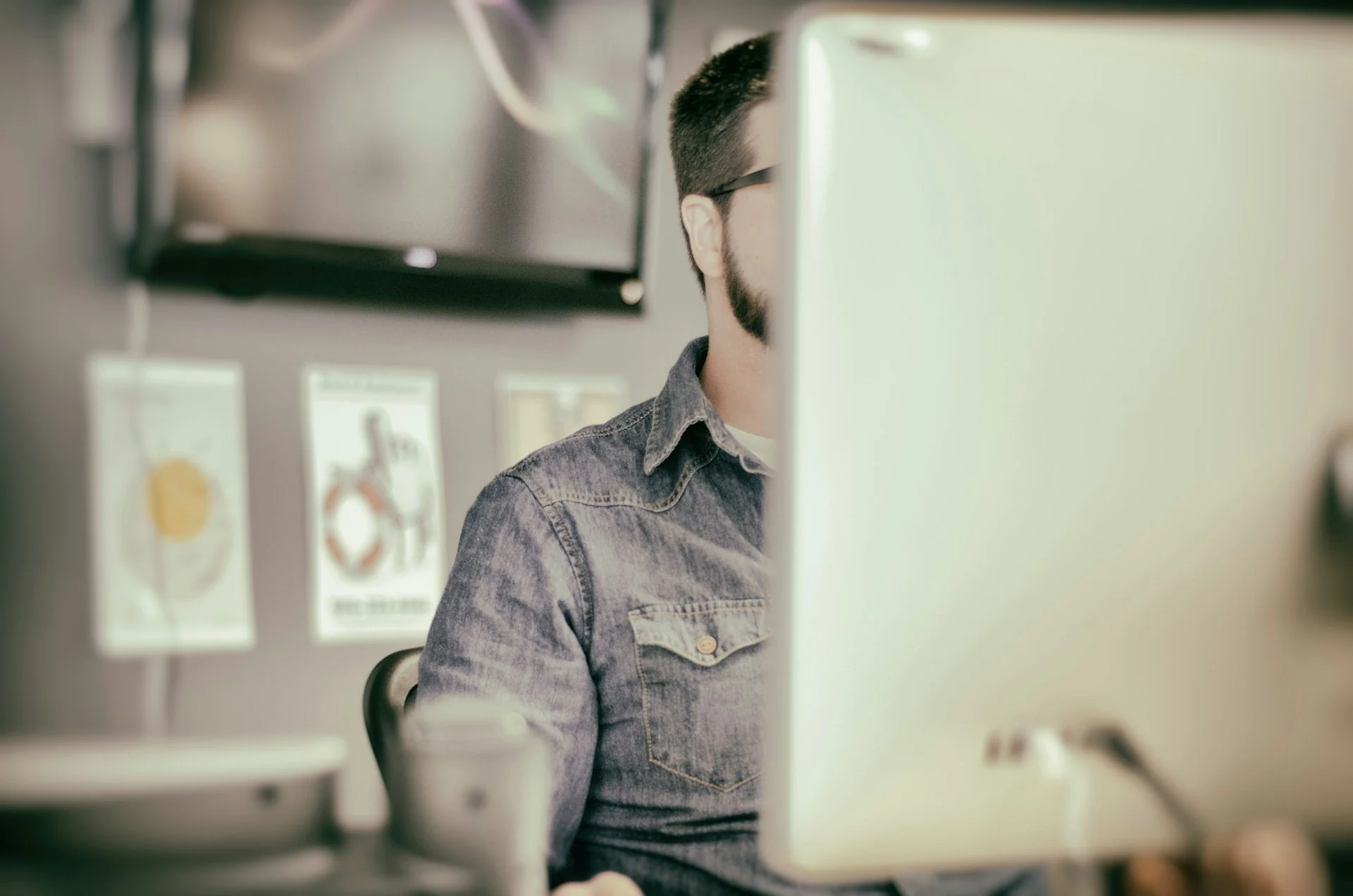 Freelance in Italia, cresce il fenomeno del side hustle: perché i dipendenti aprono anche la partita IVA