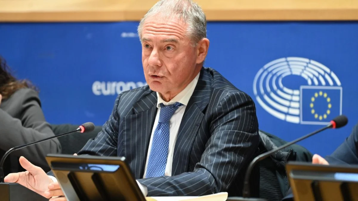 Green deal europeo e auto elettriche, l’Italia presenta un nuovo piano a Bruxelles e punta sui carburanti neutri