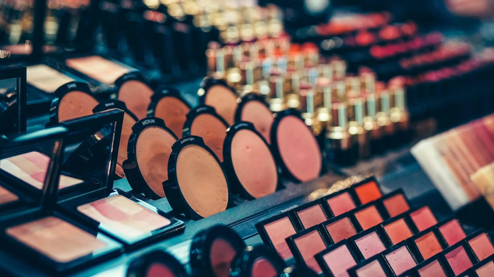 Riforma anti-cosmetici tossici, dal 1° maggio nuove regole per estetisti e centri estetici: le sostanze vietate