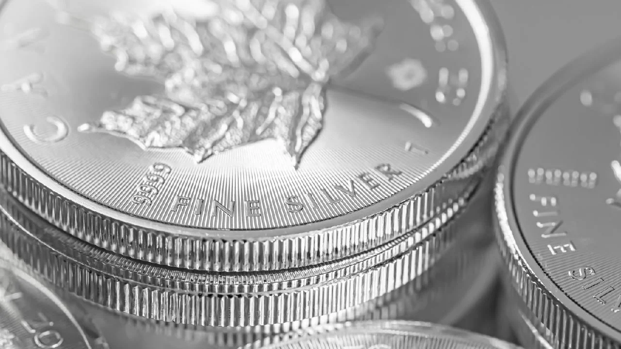 Argento, +210% di guadagno in un anno: conviene investire nel 2026? Previsioni di prezzo future