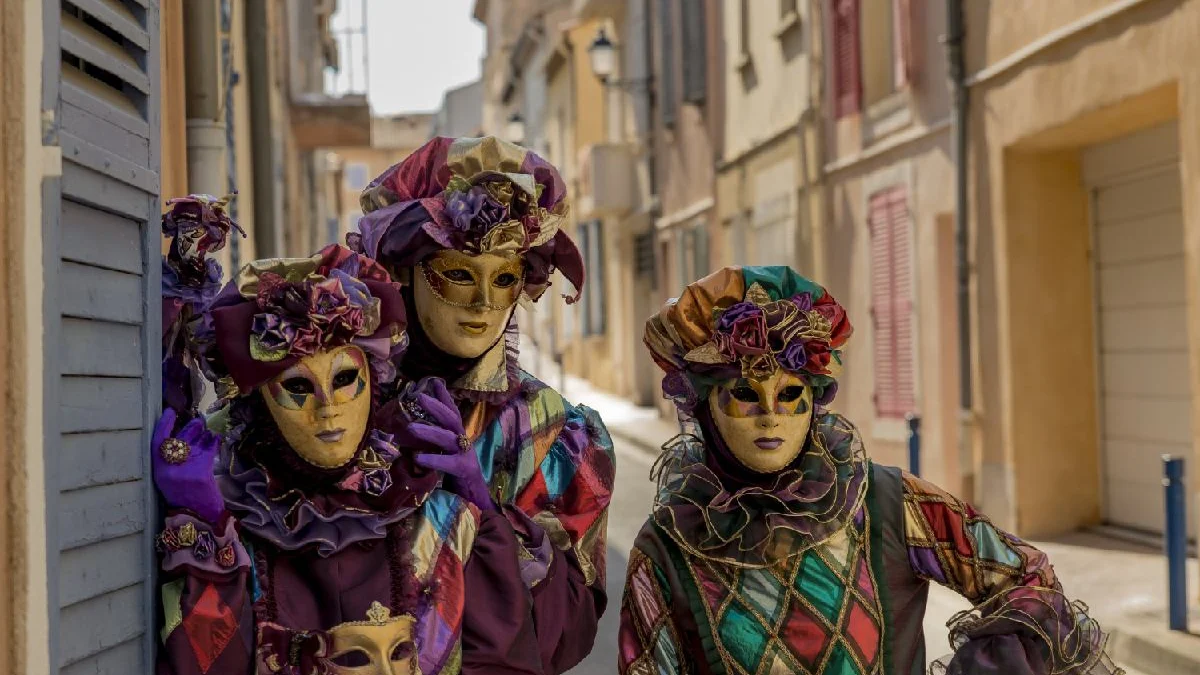 Business di Carnevale in Italia, giro d’affari da 1,5 miliardi di euro: chi ci guadagna di più