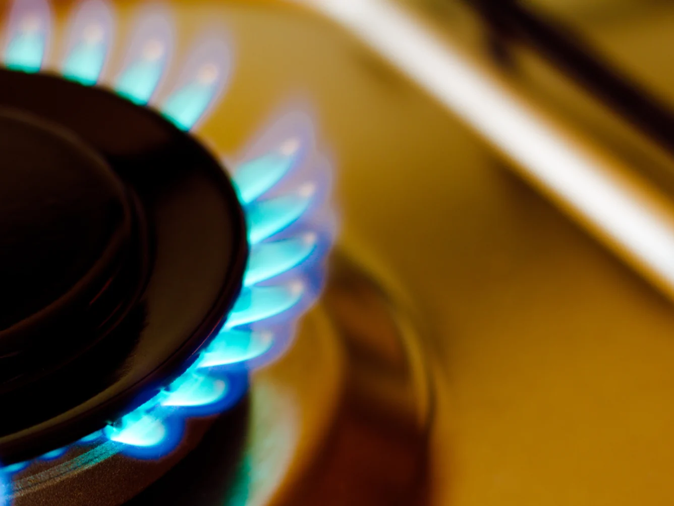 Bonus sociale luce, gas e acqua 2026, adesso vale anche per il teleriscaldamento: cosa cambia e come richiederlo