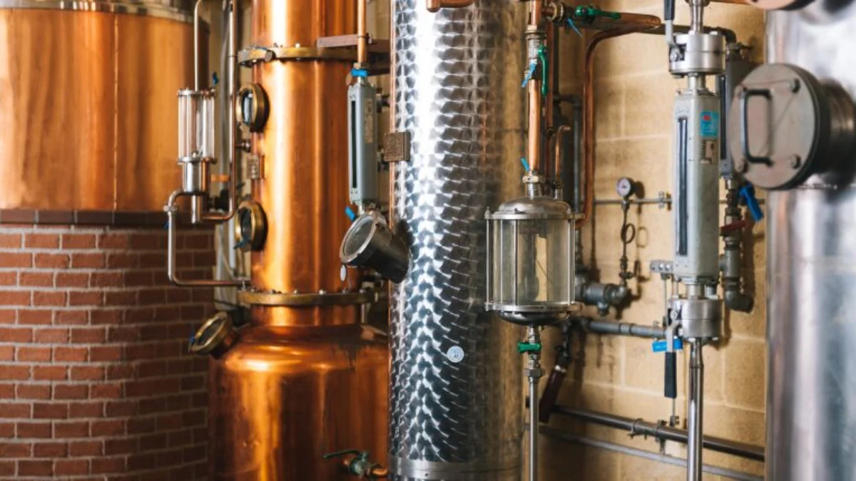 Distillerie in Italia, fatturati milionari e in continua crescita: come aprire un’attività e i segreti di Mazzetti d’Altavilla