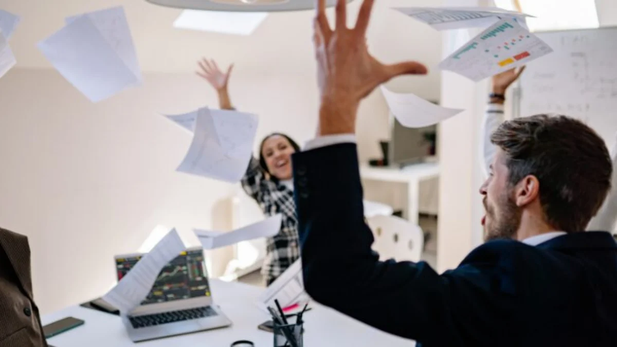 Aumentano le partite IVA (per scelta) in Italia: chi rinuncia al posto fisso e perché i lavoratori si licenziano